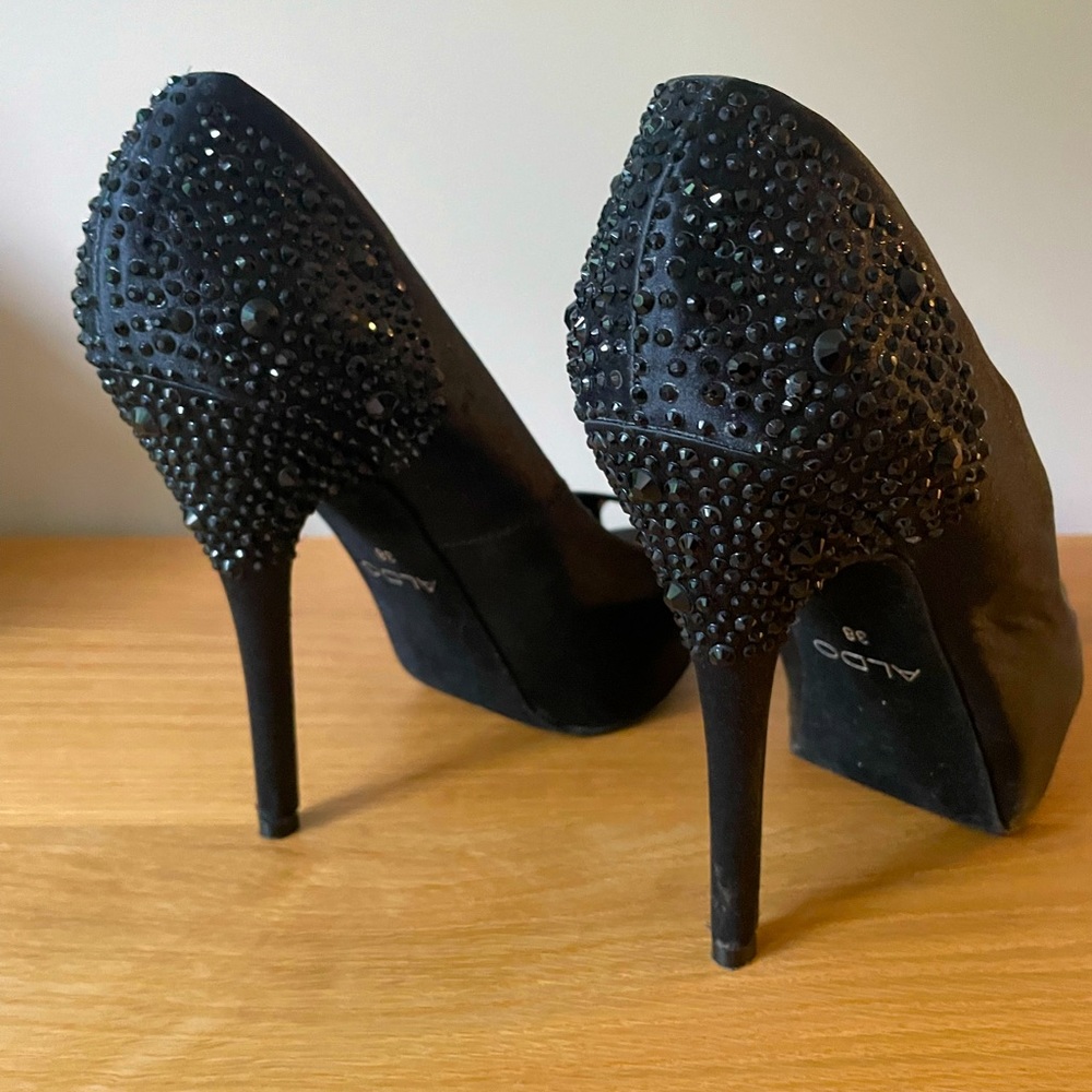 Aldo size 38 black studded heels 👠
